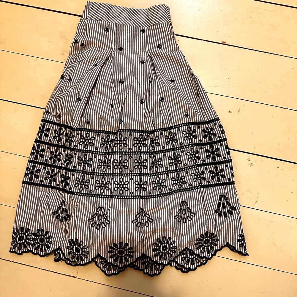 Talbots Black & White Eyelet Skirt (Size 12) - Picture 6 of 10